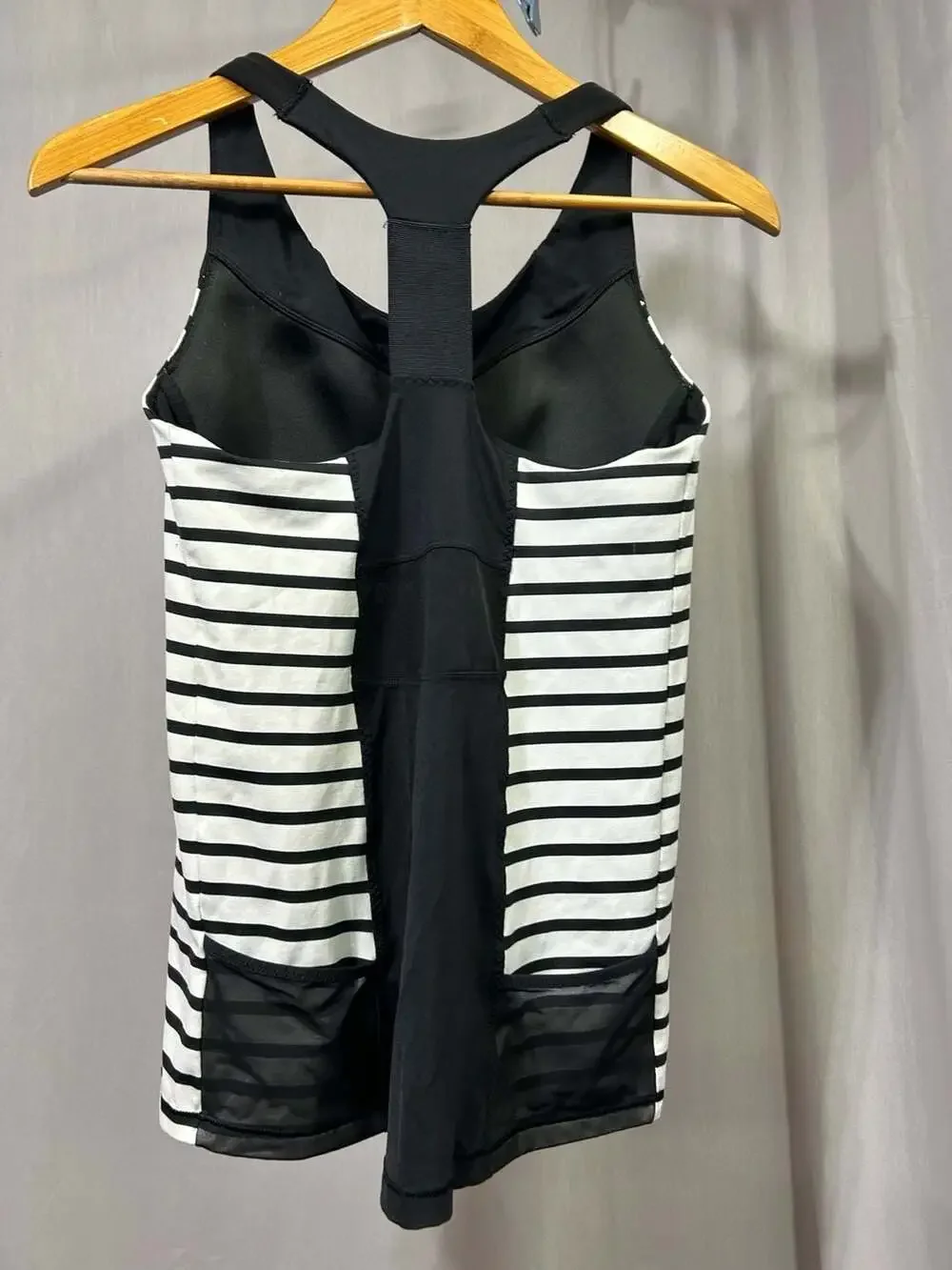 Athleta Striped Racerback Tank Top with Built-in Bra & Back Pockets Size M - Picture 6 of 6